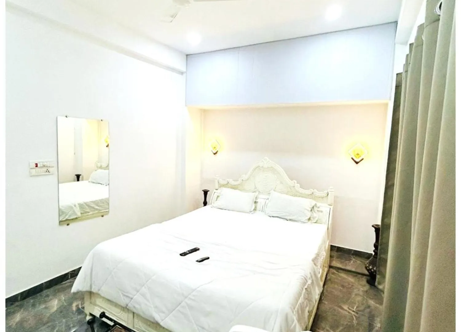 Varanasi Hotel The White House Near Dashashwamedh Ganga Ghat & Kashi Vishwanath Temple- Offers Spotless & Well Decorated Rooms - #Wifi #Parking #Restaurant Facilities- Best Selling Premium Hotel In Varanasi - Book Now