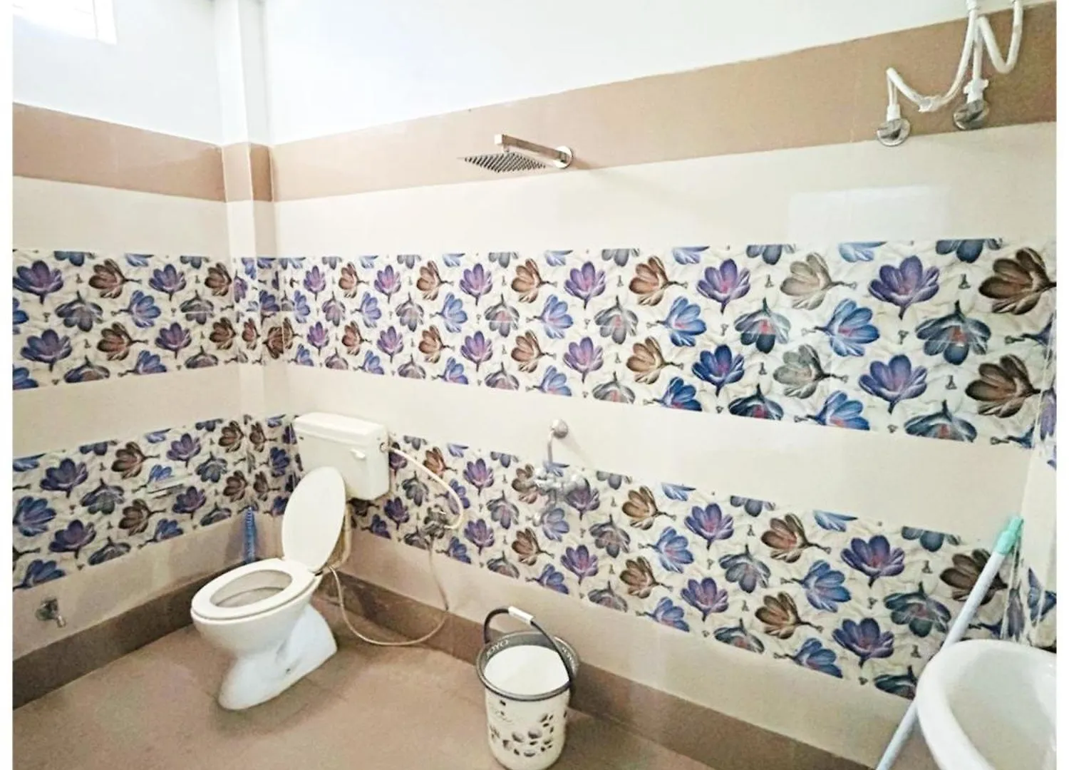 Varanasi Hotel The White House Near Dashashwamedh Ganga Ghat & Kashi Vishwanath Temple- Offers Spotless & Well Decorated Rooms - #Wifi #Parking #Restaurant Facilities- Best Selling Premium Hotel In Varanasi - Book Now 4*,