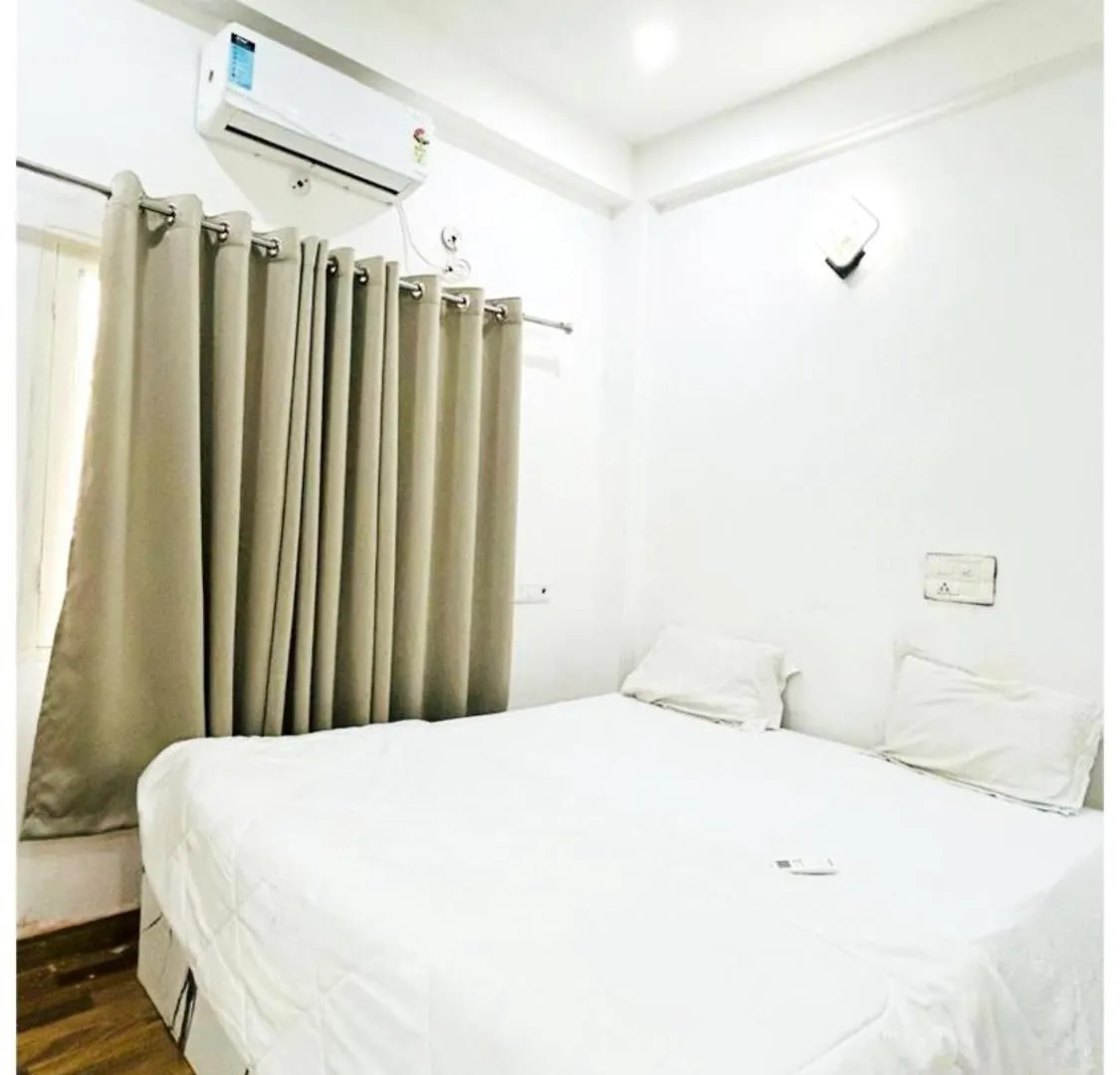 Varanasi Hotel The White House Near Dashashwamedh Ganga Ghat & Kashi Vishwanath Temple- Offers Spotless & Well Decorated Rooms - #Wifi #Parking #Restaurant Facilities- Best Selling Premium Hotel In Varanasi - Book Now