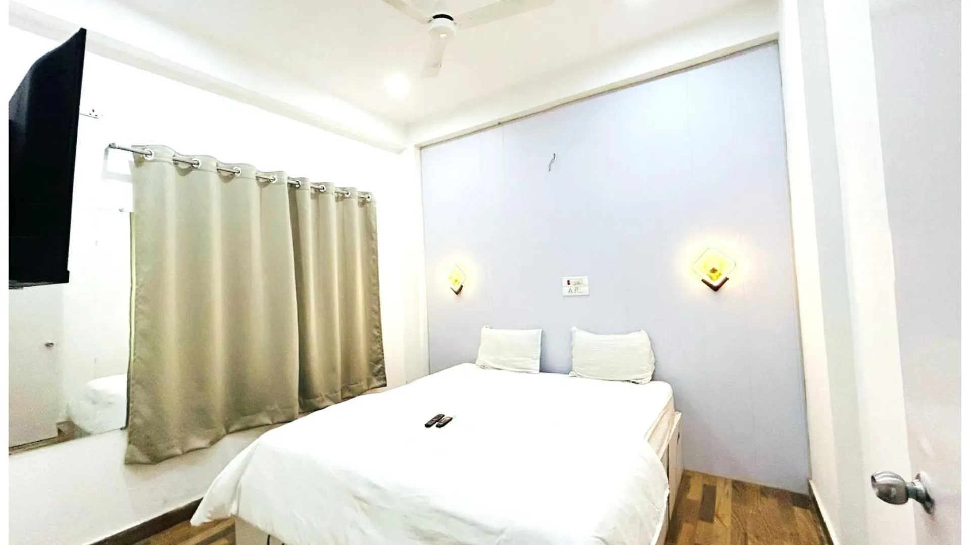 Varanasi Hotel The White House Near Dashashwamedh Ganga Ghat & Kashi Vishwanath Temple- Offers Spotless & Well Decorated Rooms - #Wifi #Parking #Restaurant Facilities- Best Selling Premium Hotel In Varanasi - Book Now