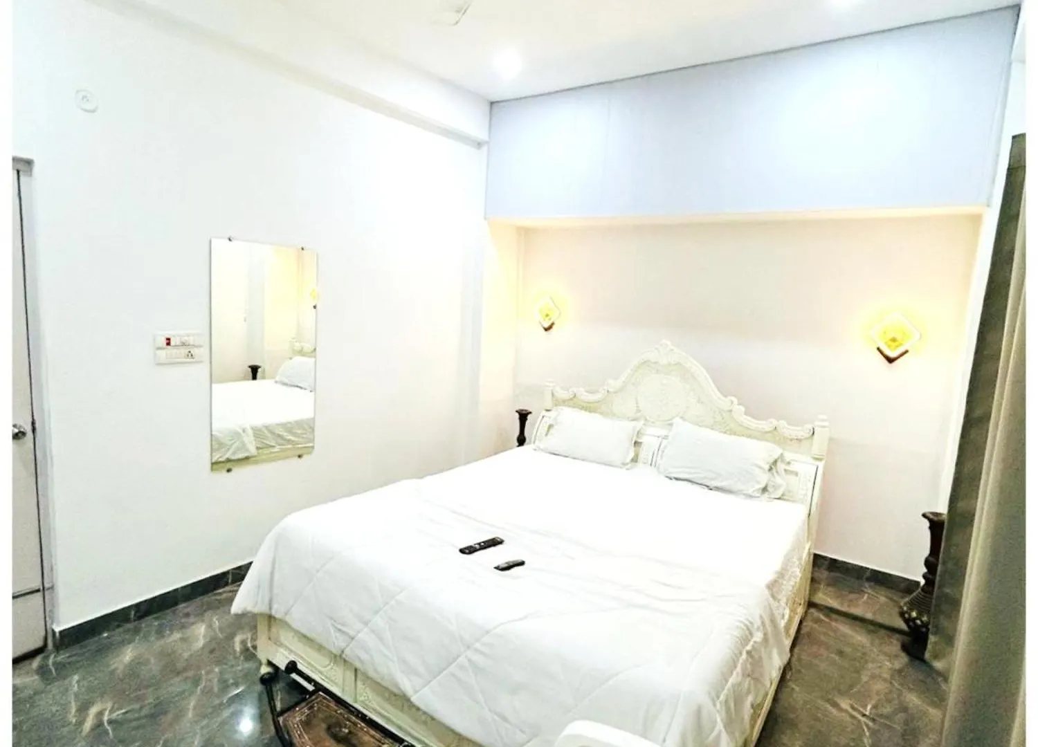 Varanasi Hotel The White House Near Dashashwamedh Ganga Ghat & Kashi Vishwanath Temple- Offers Spotless & Well Decorated Rooms - #Wifi #Parking #Restaurant Facilities- Best Selling Premium Hotel In Varanasi - Book Now