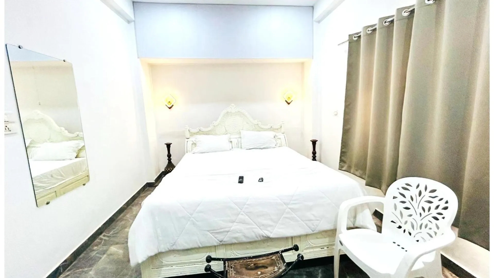 Varanasi Hotel The White House Near Dashashwamedh Ganga Ghat & Kashi Vishwanath Temple- Offers Spotless & Well Decorated Rooms - #Wifi #Parking #Restaurant Facilities- Best Selling Premium Hotel In Varanasi - Book Now