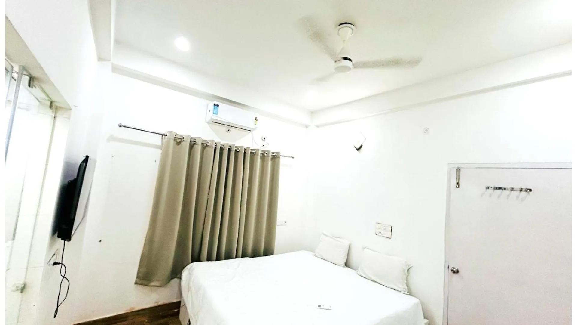 Varanasi Hotel The White House Near Dashashwamedh Ganga Ghat & Kashi Vishwanath Temple- Offers Spotless & Well Decorated Rooms - #Wifi #Parking #Restaurant Facilities- Best Selling Premium Hotel In Varanasi - Book Now 4*,  India
