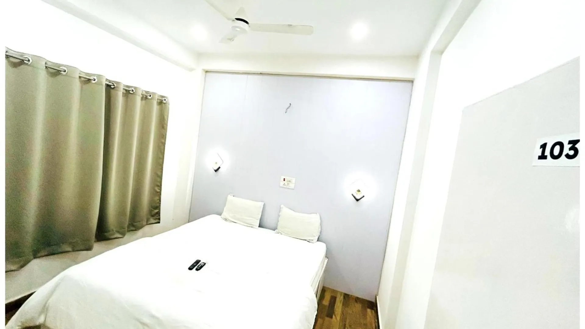 Varanasi Hotel The White House Near Dashashwamedh Ganga Ghat & Kashi Vishwanath Temple- Offers Spotless & Well Decorated Rooms - #Wifi #Parking #Restaurant Facilities- Best Selling Premium Hotel In Varanasi - Book Now